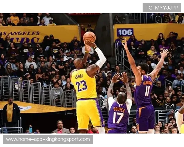 詹姆斯组织反击,湖人快速拉开分差 詹姆斯组织反击,湖人快速拉开分差