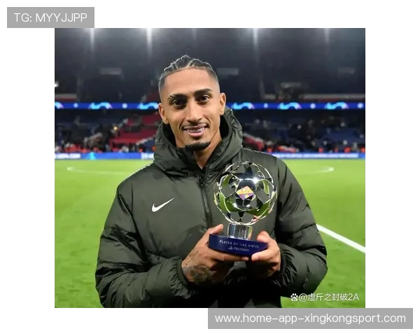 拉菲尼亚弧顶劲射巴萨锁定胜利