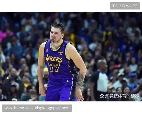 东契奇助攻大前锋命中中投，独行侠配合顺畅